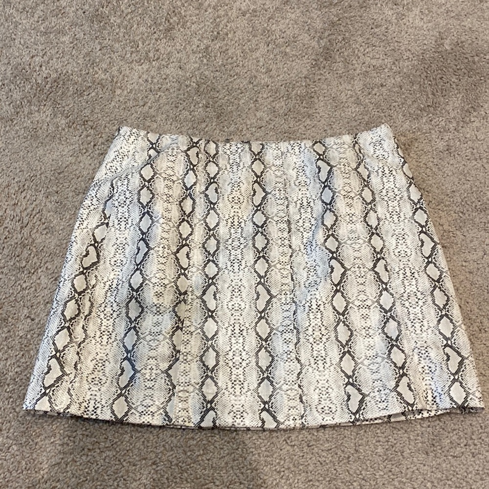 Snake skin skirt, vestique , size medium